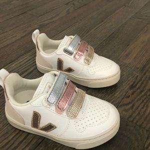 Toddler Vejas - US 8 - never worn